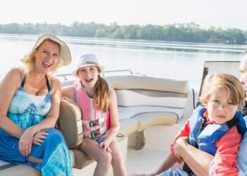Piratas por um Dia Como Planejar um Passeio de Barco Seguro e Divertido para Crianças