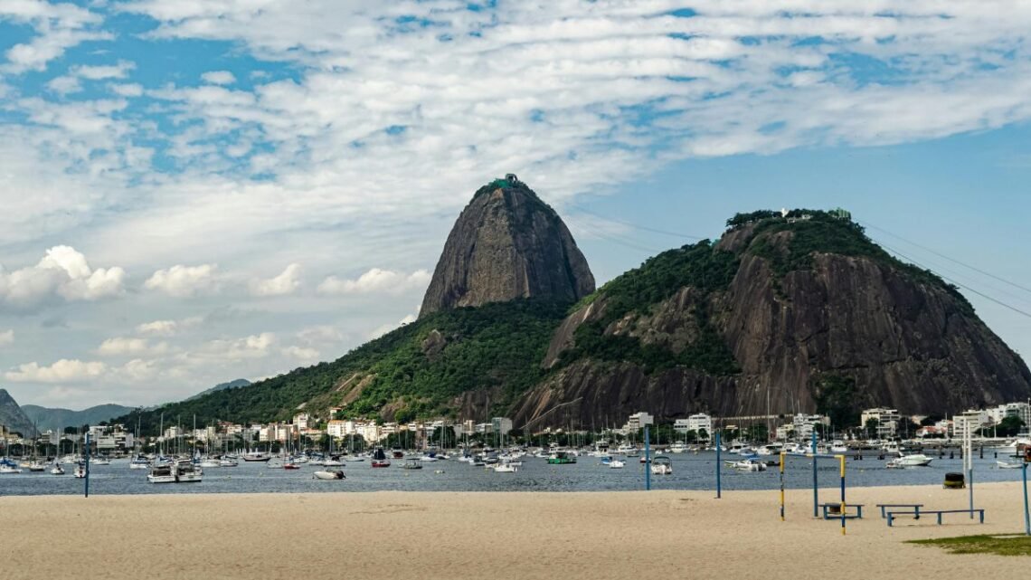 Inverno Carioca no Mar Por que Julho é o Segredo Mais Bem Guardado da Navegação