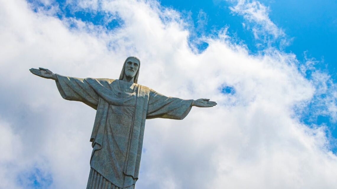Microclimas do Rio Por que o céu no mar é mais azul do que na areia