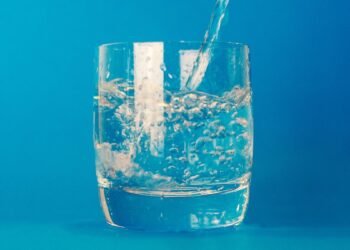 Água Reagente A Ciência da Pureza para Clínicas e Laboratórios em 2026