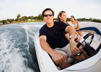 Guia de Etiqueta para Convidados Como Brilhar na sua Primeira Festa em um Barco