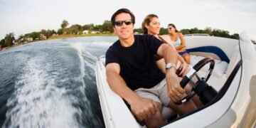 Guia de Etiqueta para Convidados Como Brilhar na sua Primeira Festa em um Barco