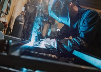 Soldadores para Indústrias Metalúrgicas A Precisão Técnica que sua Linha de Montagem Exige