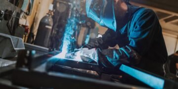 Soldadores para Indústrias Metalúrgicas A Precisão Técnica que sua Linha de Montagem Exige